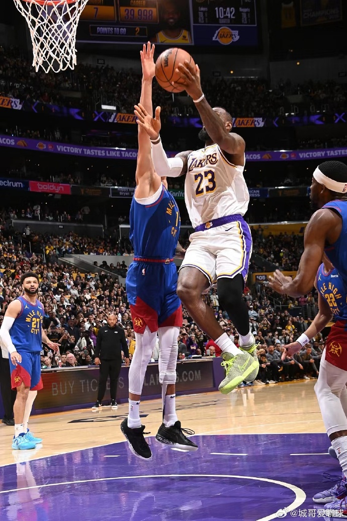 雷速直播-NBA壮举空前绝后！惊心动魄胜负巅峰对垒-第2张图片-雷速官网